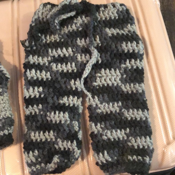 🏵Handmade crocheted baby vest and pants in black/grey camo 0-3 mos - Picture 3 of 3